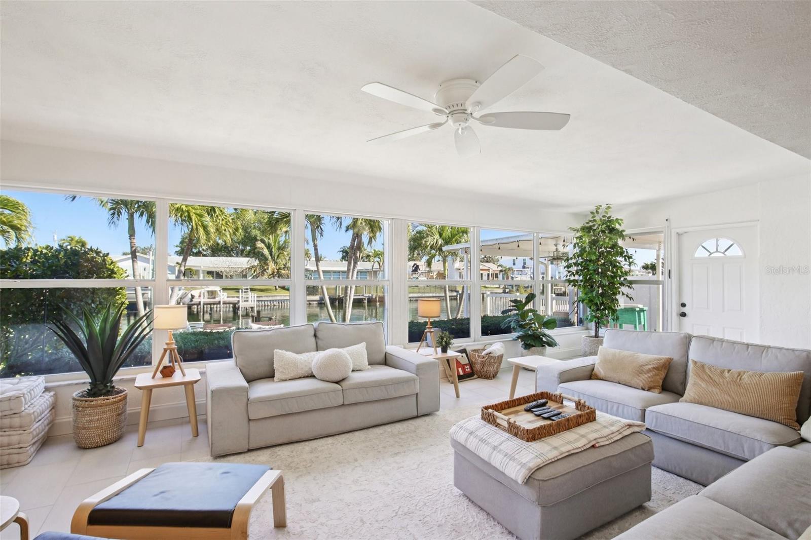 Image 7 of 39 For 3963 14th Street Ne