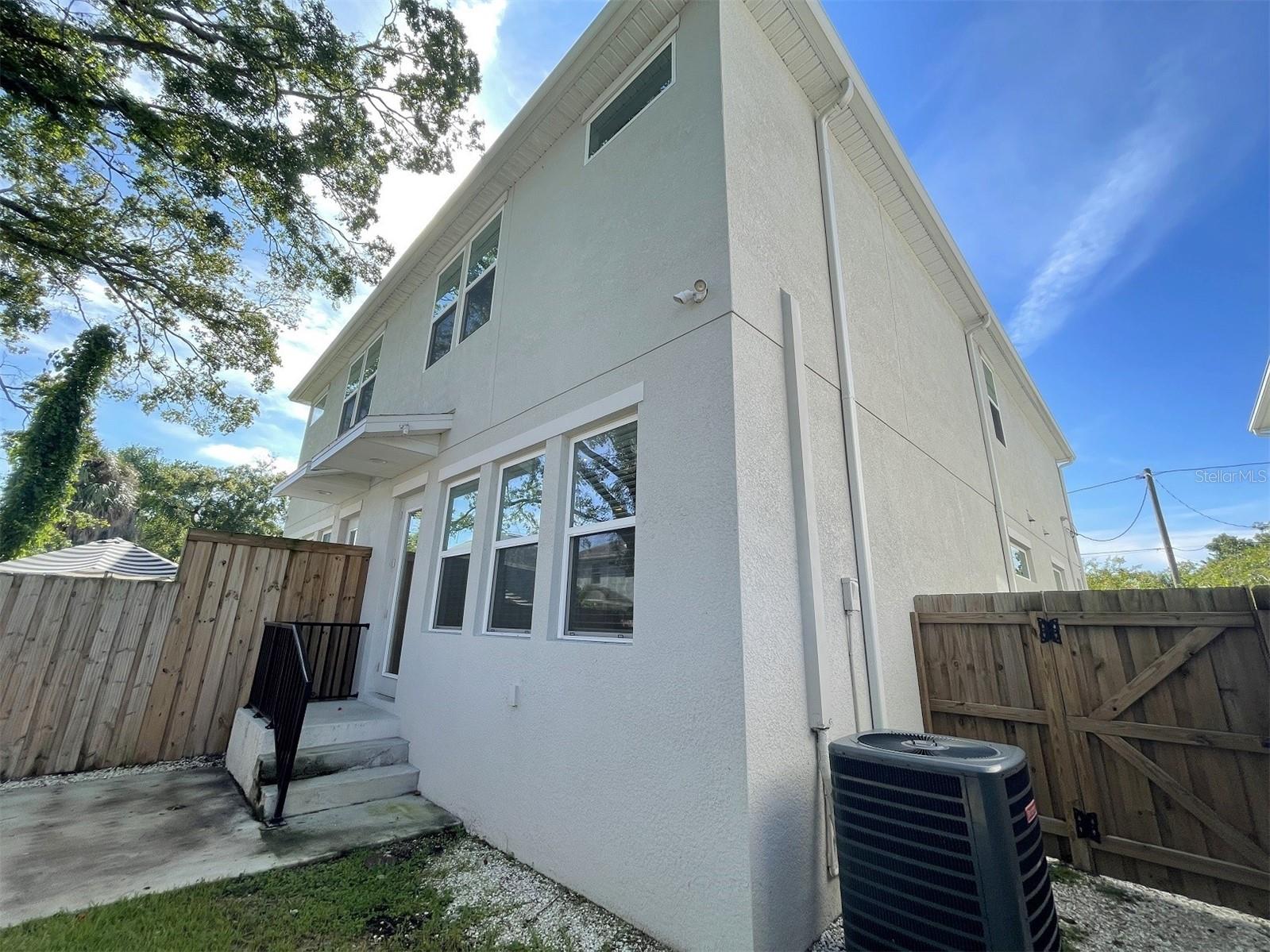 Image 21 of 23 For 2411 Fig Street 2