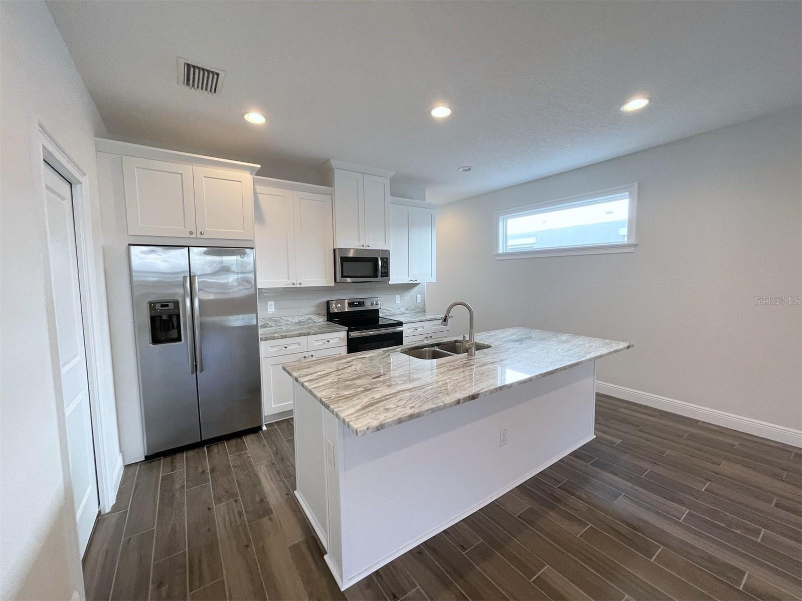 Image 6 of 23 For 2411 Fig Street 2