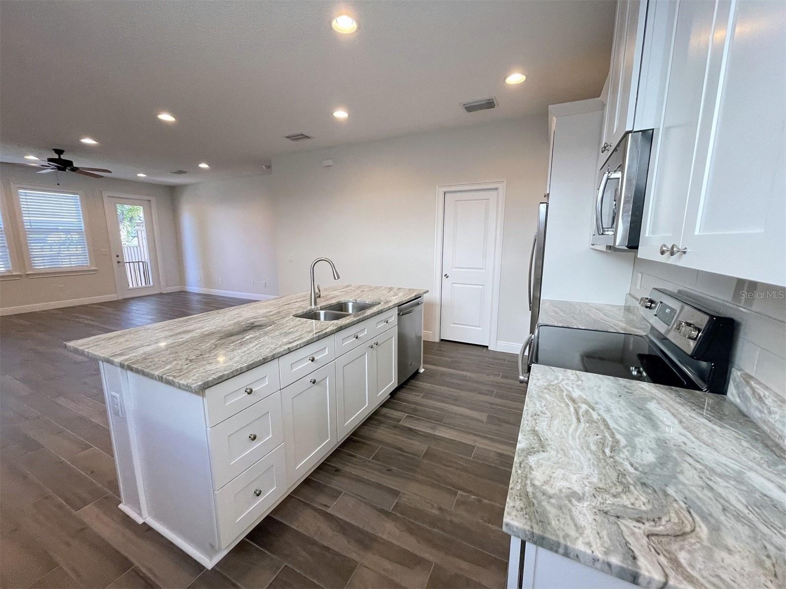 Image 7 of 23 For 2411 Fig Street 2