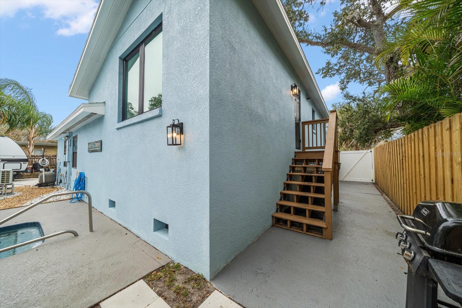 Image 37 of 52 For 1881 San Mateo Drive