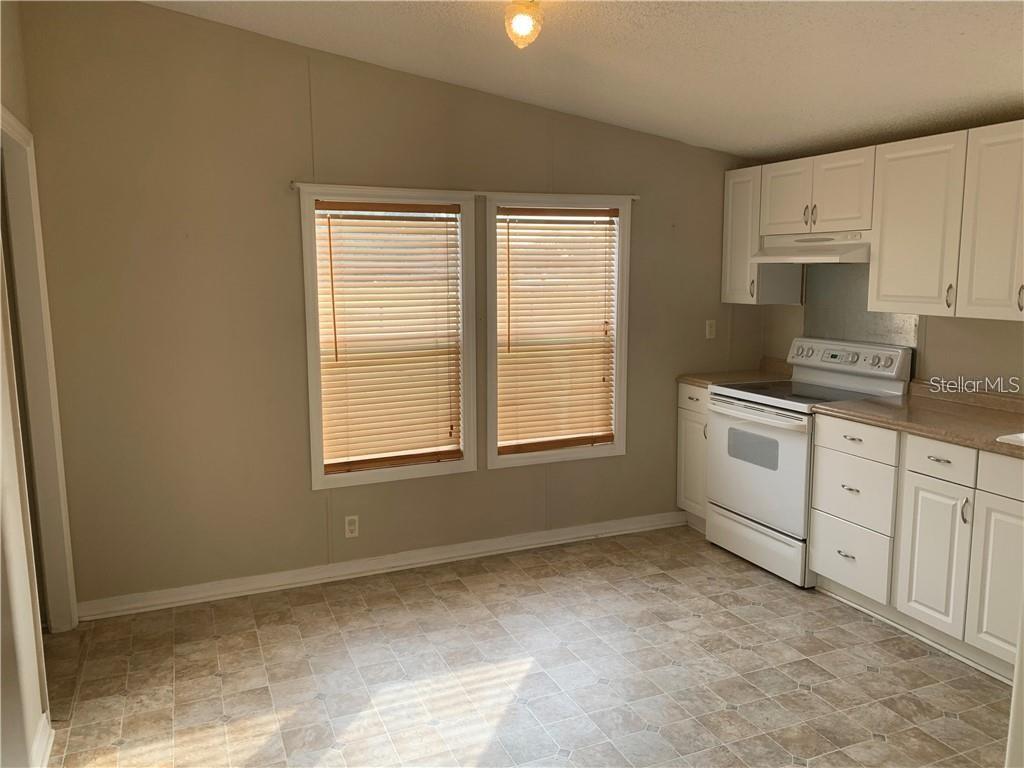 Listing photo id 10 for 8719 & 8809 Lithia Pinecrest Road