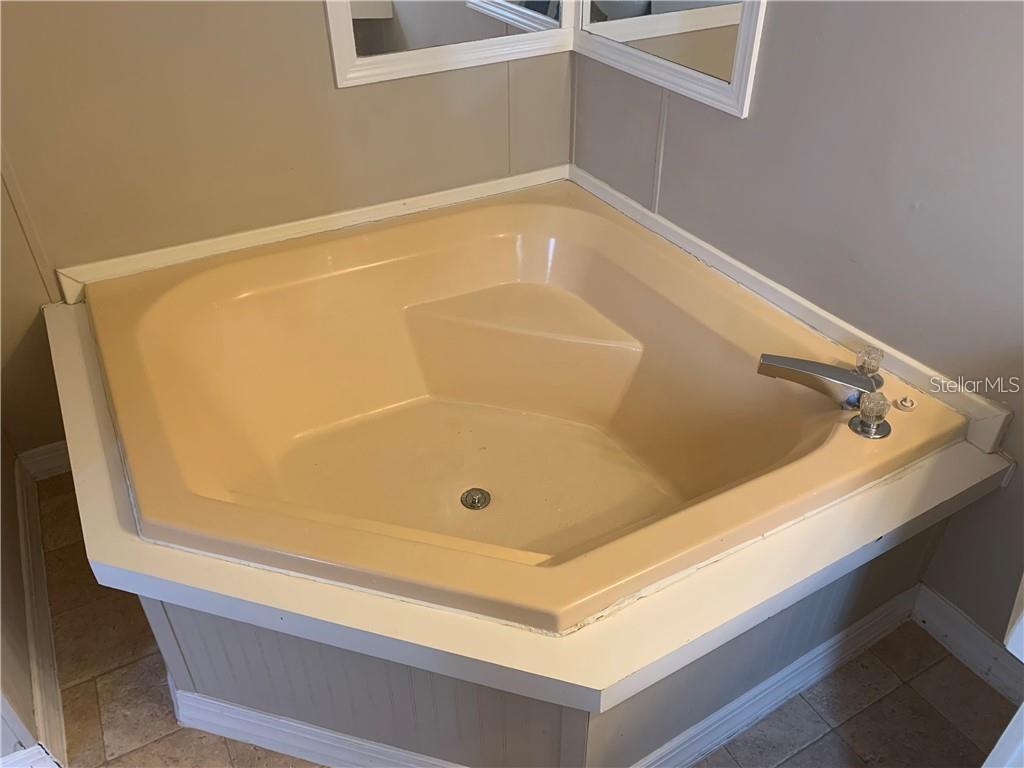 Listing photo id 12 for 8719 & 8809 Lithia Pinecrest Road