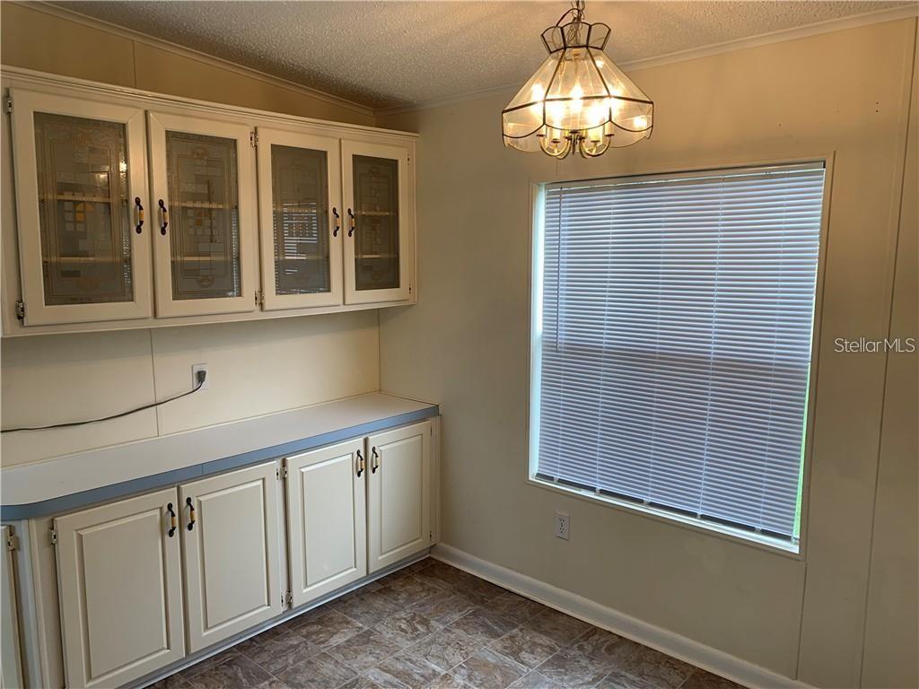 Listing photo id 14 for 8719 & 8809 Lithia Pinecrest Road