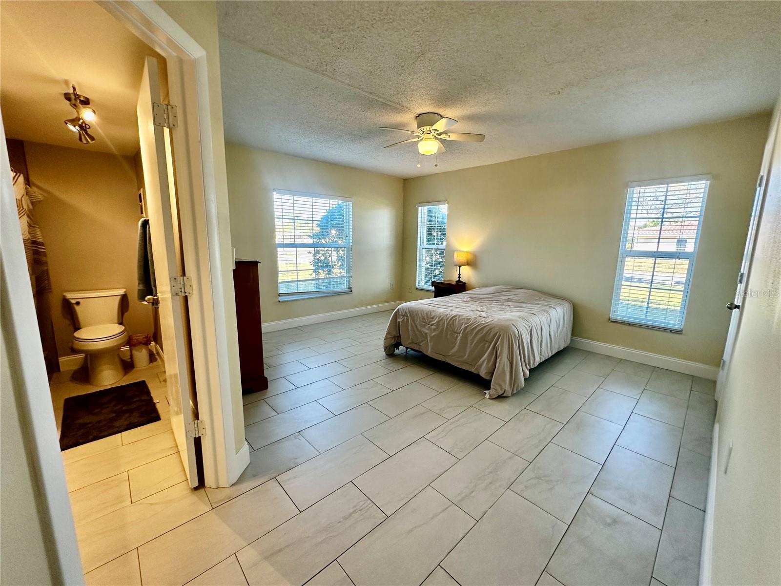 Image 15 of 60 For 10350 Imperial Point Drive W 13