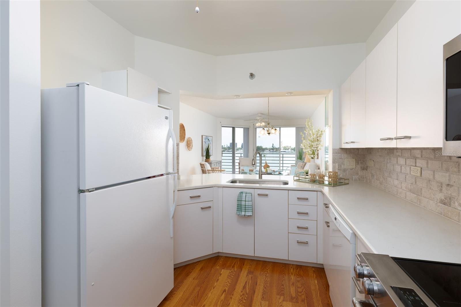 Image 13 of 53 For 8000 Sailboat Key Boulevard S 202