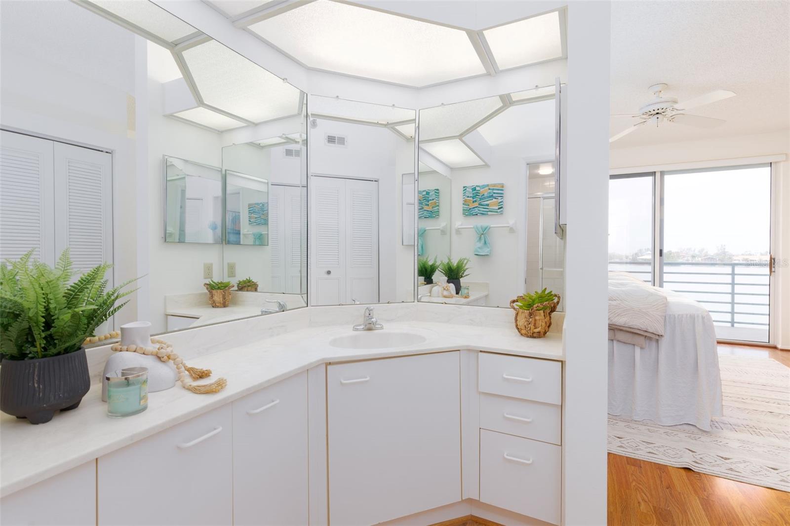 Image 20 of 53 For 8000 Sailboat Key Boulevard S 202