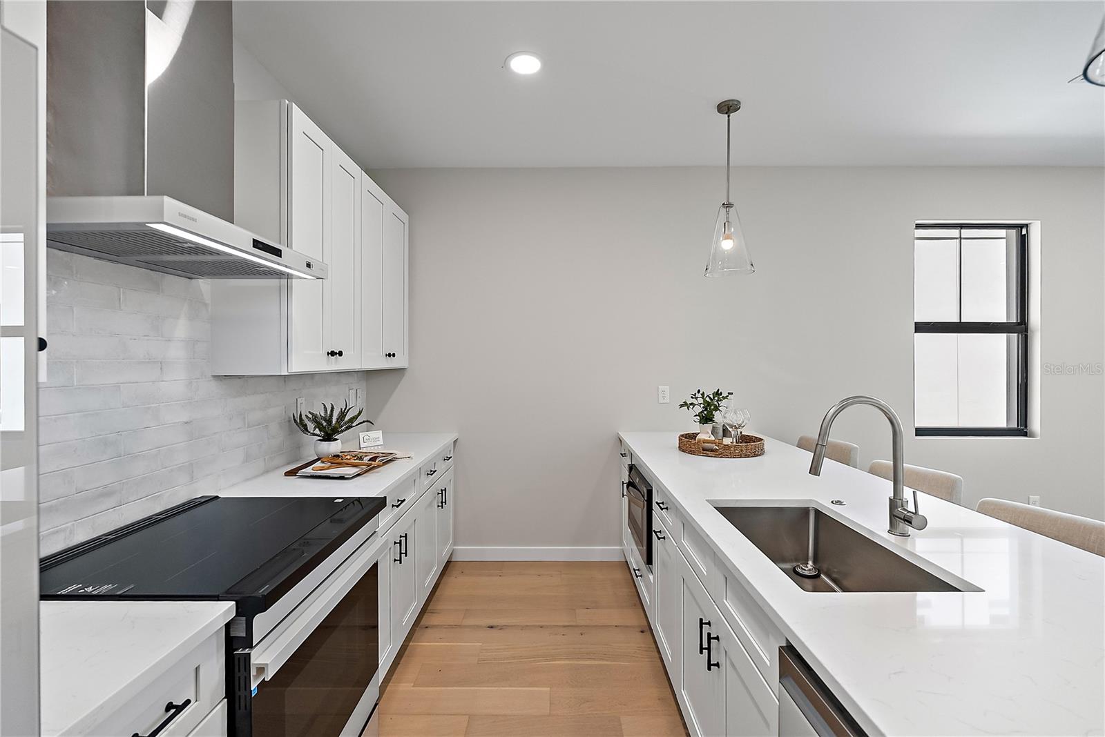 Image 12 of 32 For 429 11th Avenue S