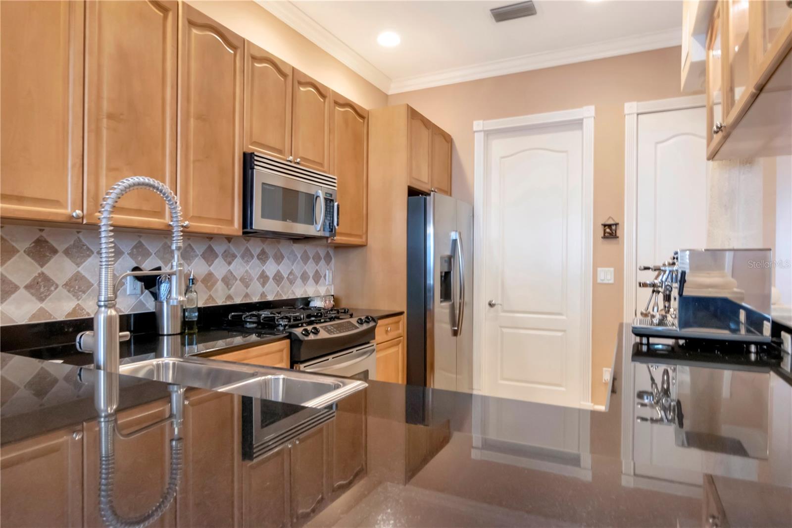 Image 9 of 36 For 4907 Bayshore Boulevard 103