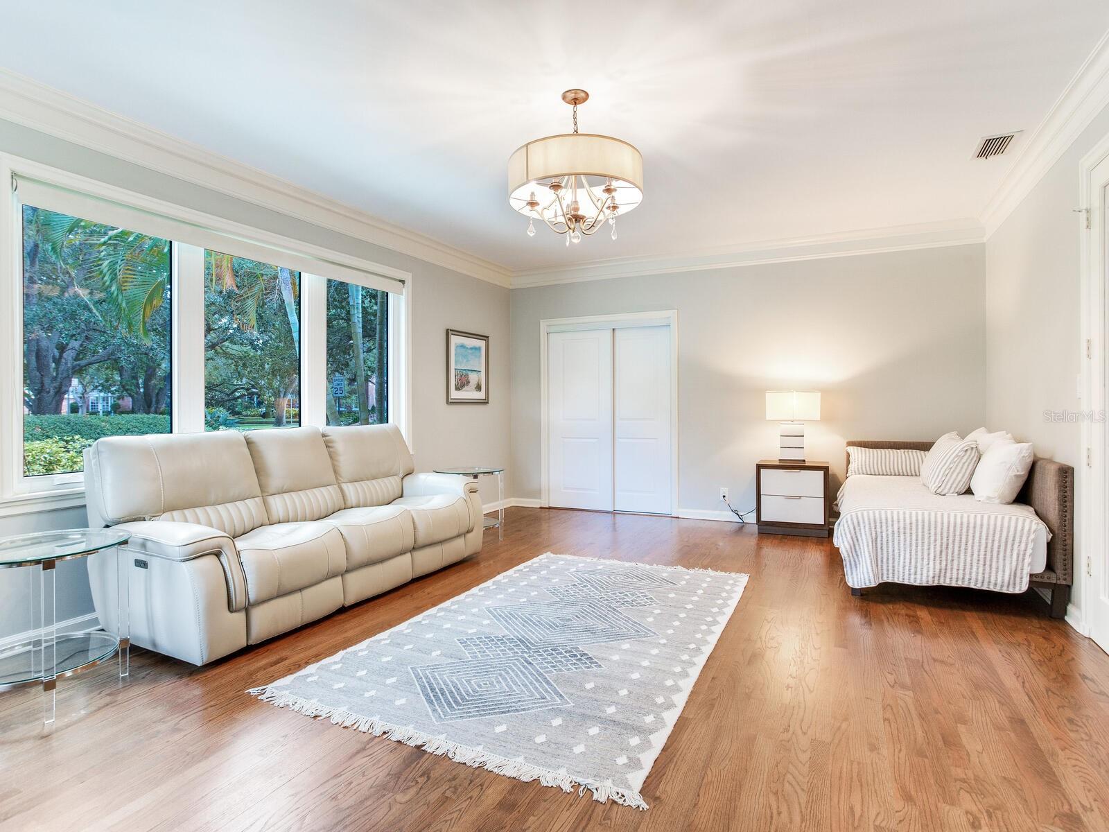 Image 19 of 48 For 3401 Almeria Avenue