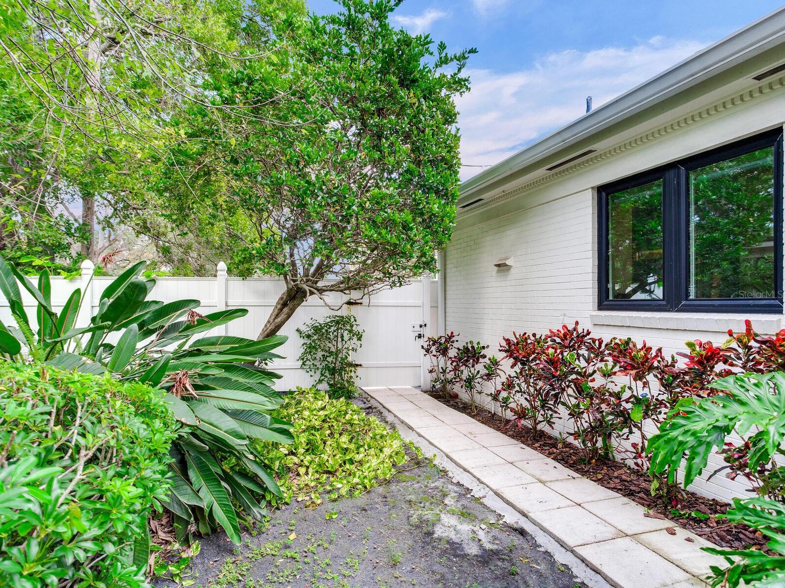 Image 44 of 48 For 3401 Almeria Avenue