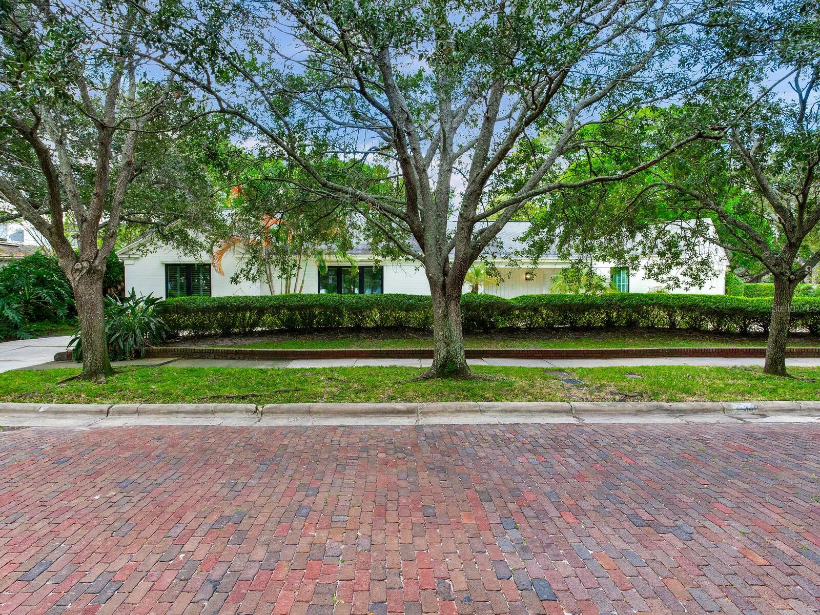 Image 5 of 48 For 3401 Almeria Avenue