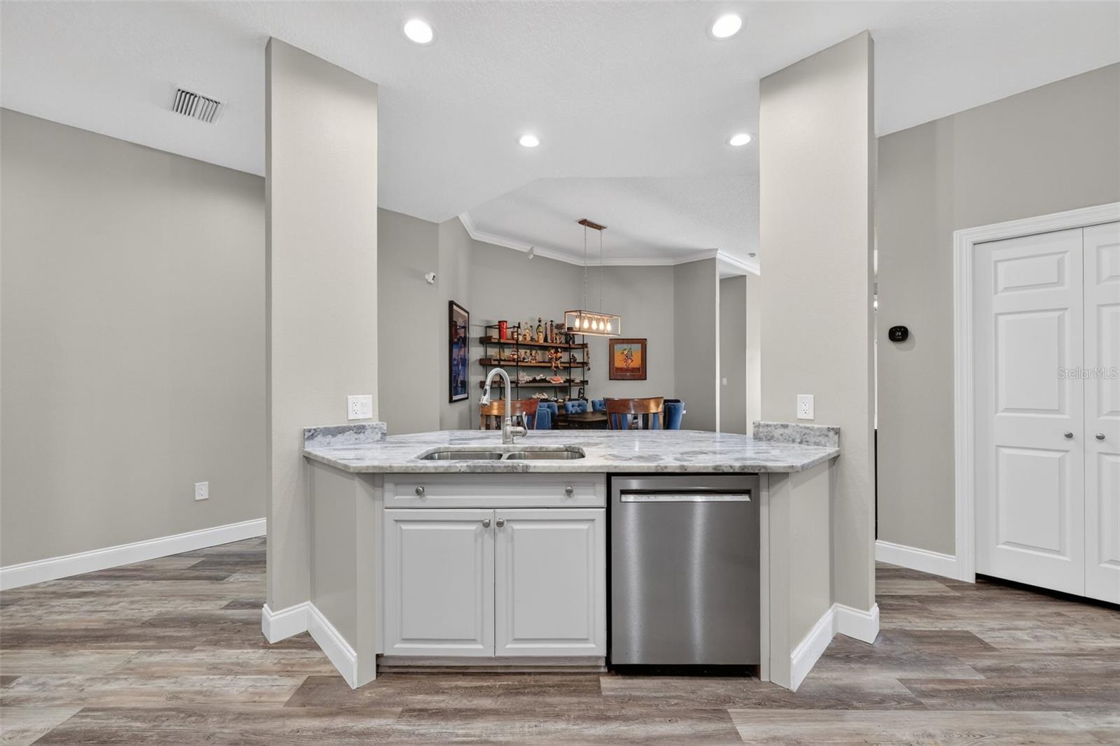 Image 10 of 52 For 205 Brightwater Drive 202