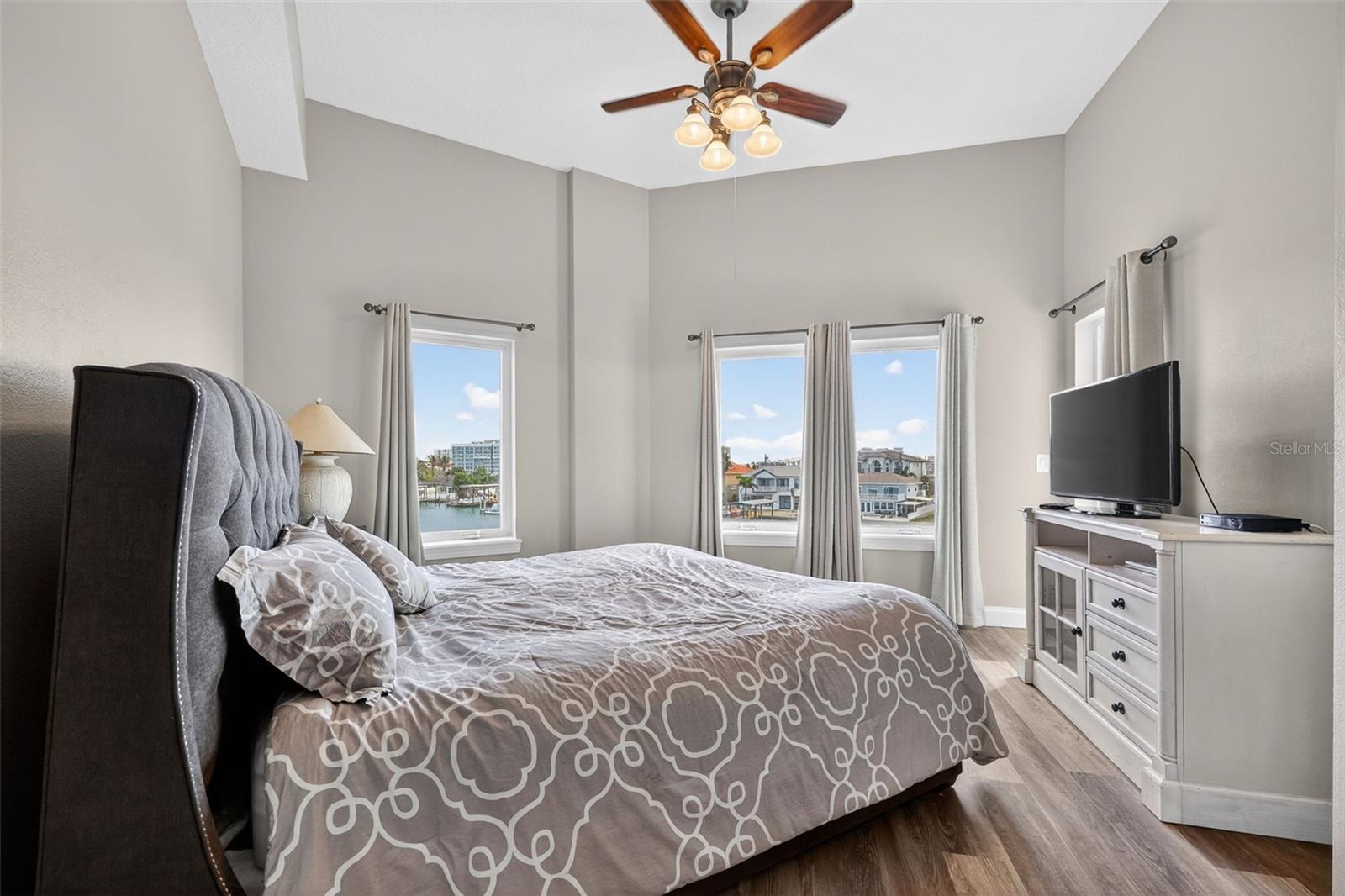 Image 20 of 52 For 205 Brightwater Drive 202