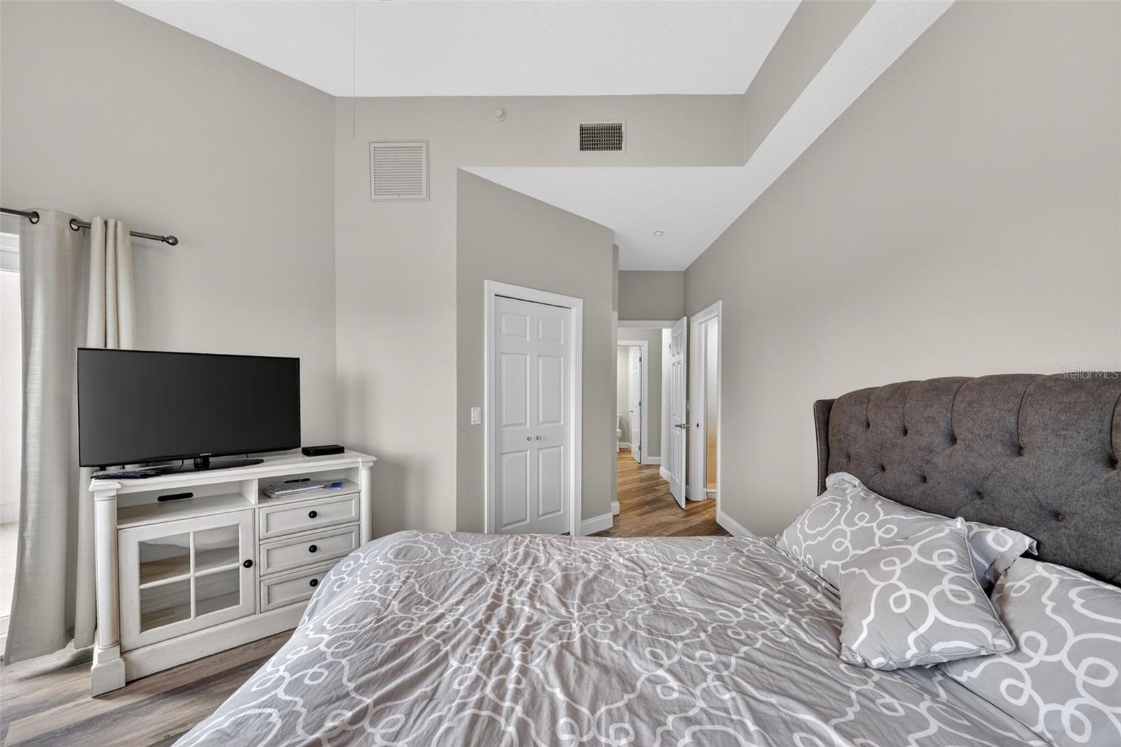 Image 40 of 52 For 205 Brightwater Drive 202