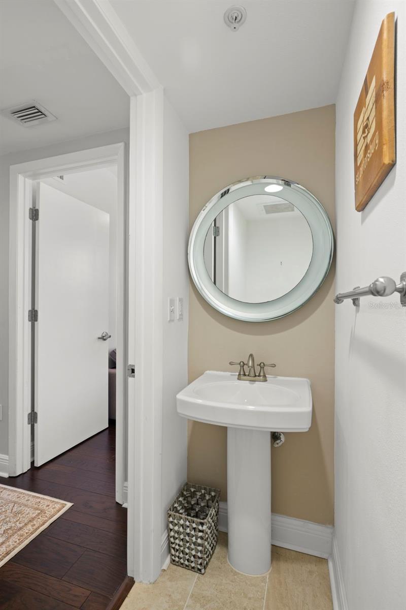 Image 11 of 31 For 205 5th Avenue N 301