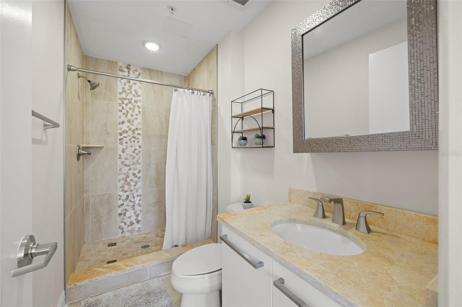 Image 18 of 31 For 205 5th Avenue N 301