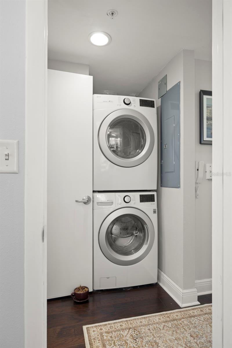 Image 19 of 31 For 205 5th Avenue N 301