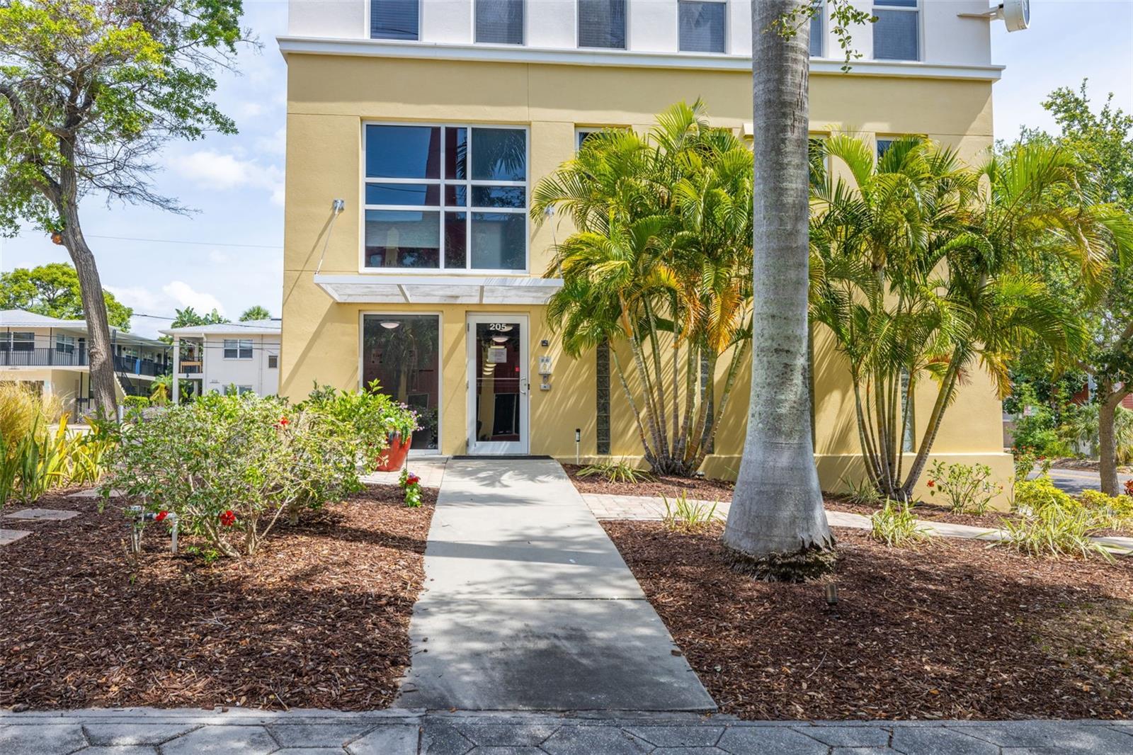 Image 27 of 31 For 205 5th Avenue N 301