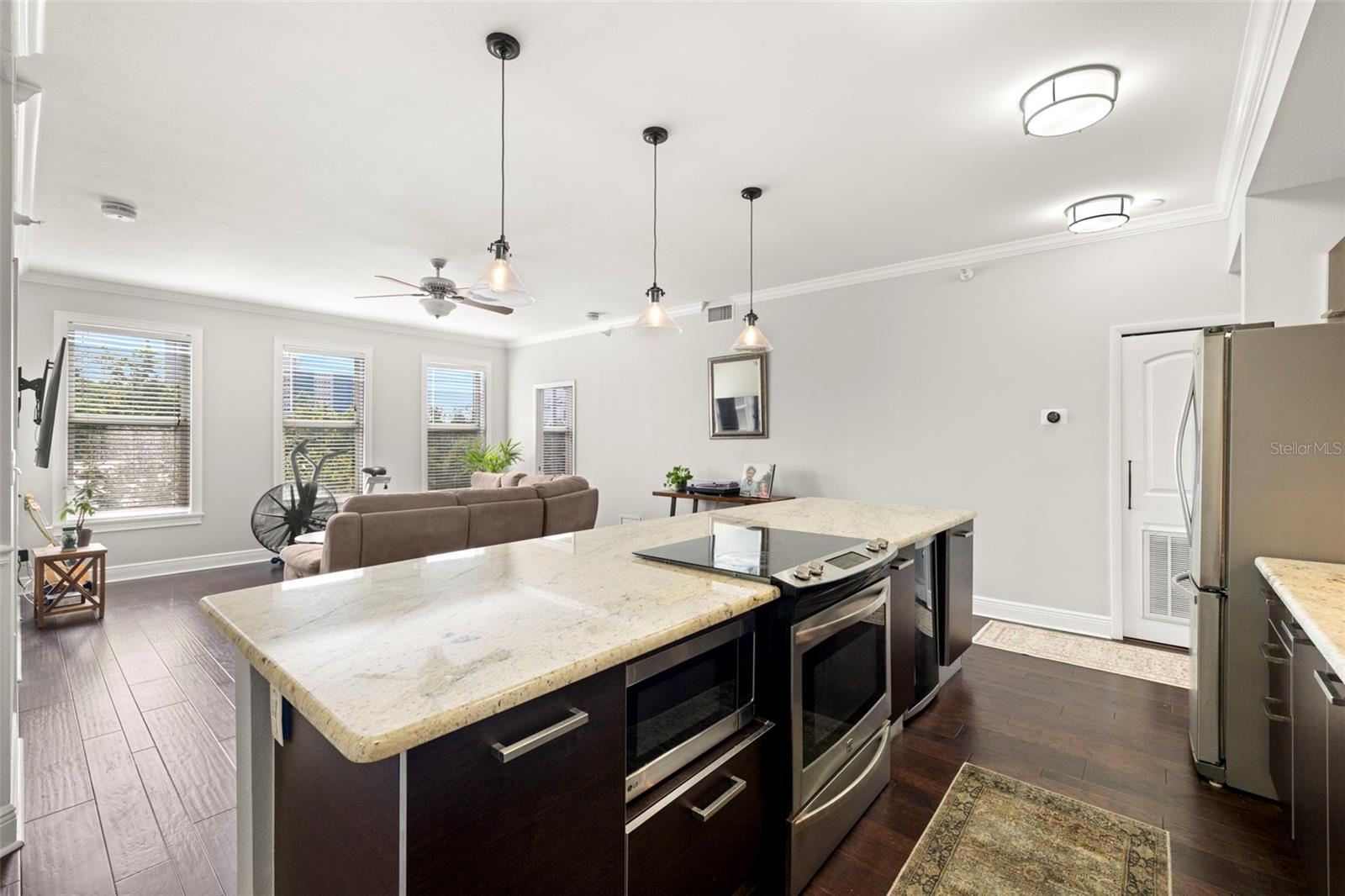 Image 3 of 31 For 205 5th Avenue N 301