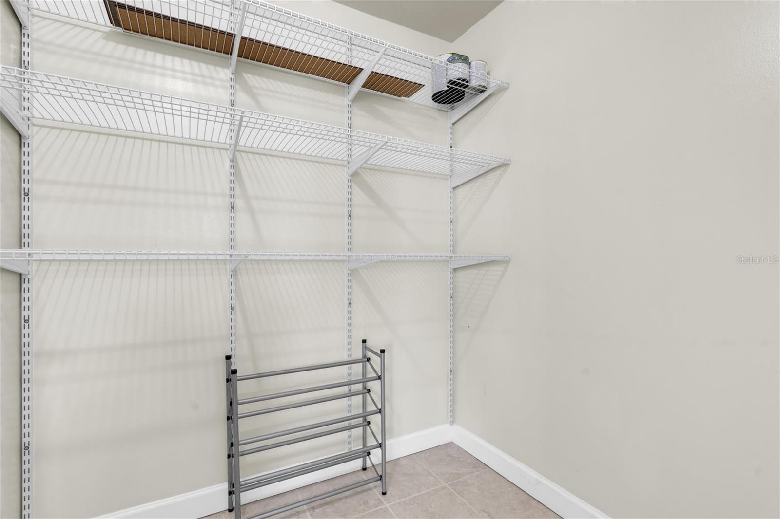 Listing photo id 13 for 701 Poinsettia Road 248