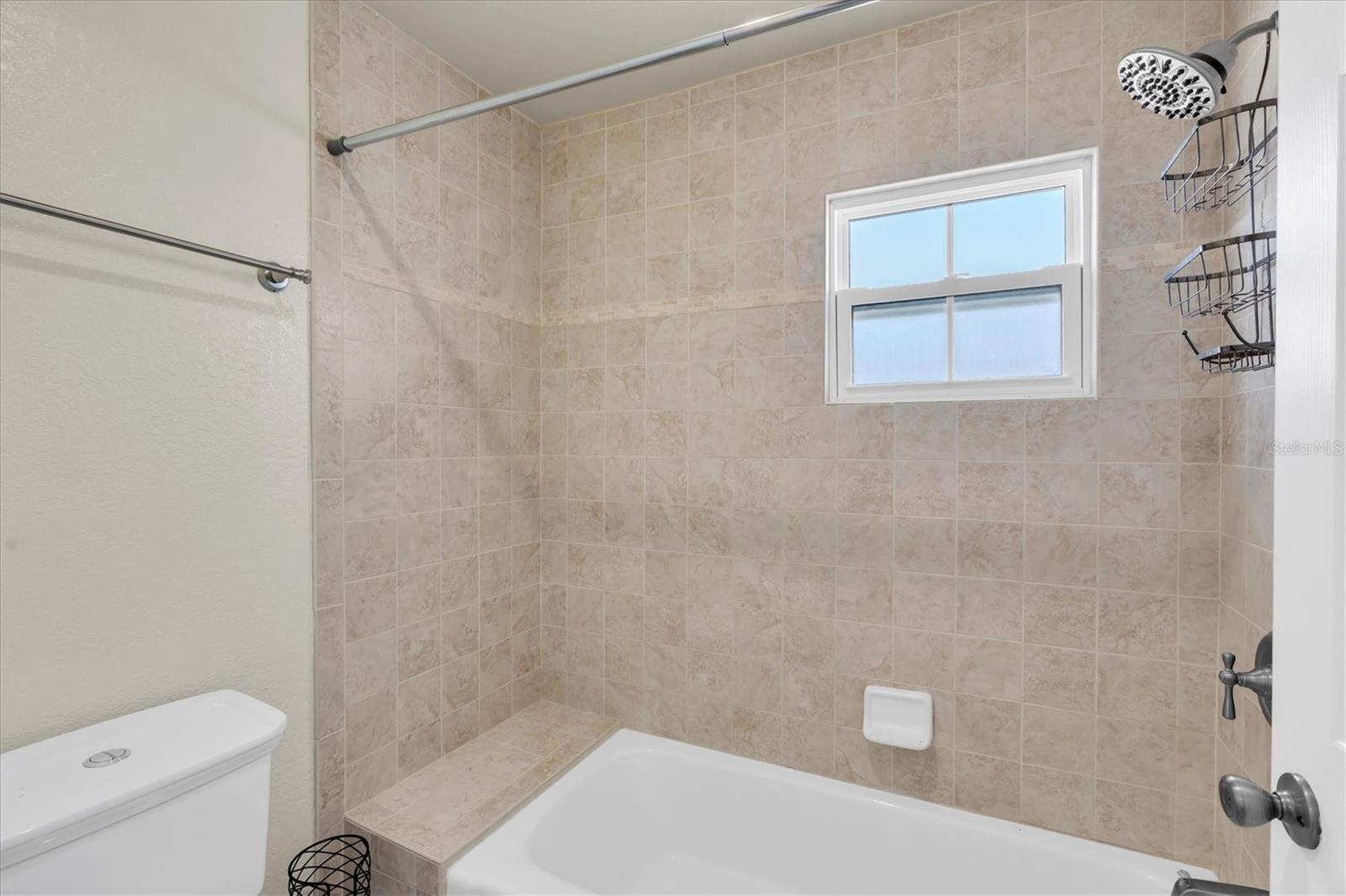 Listing photo id 19 for 701 Poinsettia Road 248