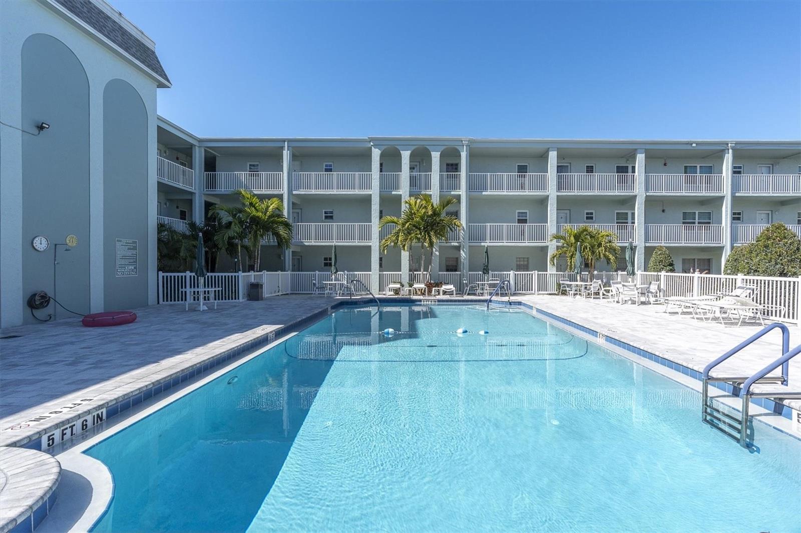 Listing photo id 21 for 701 Poinsettia Road 248