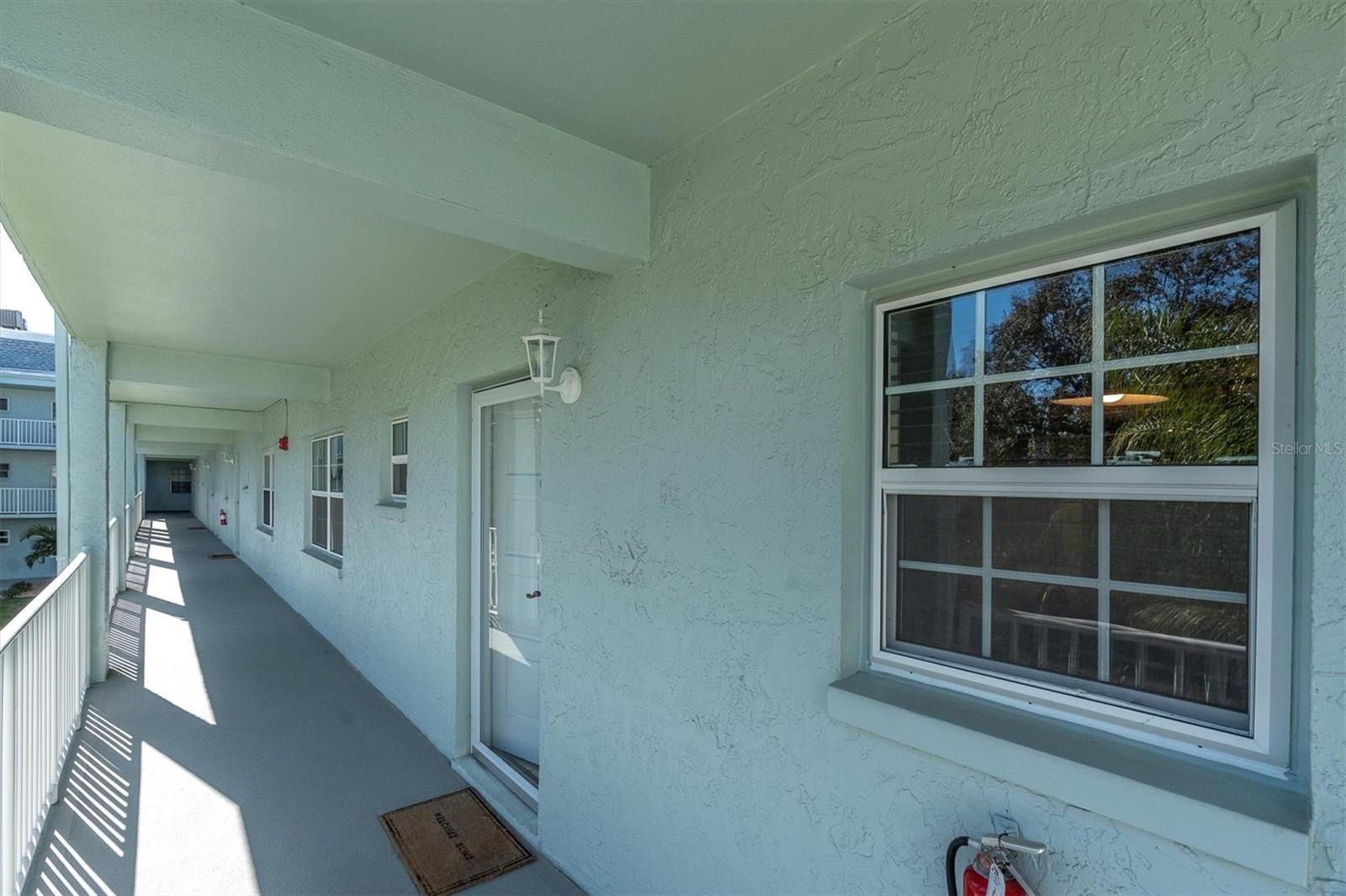 Listing photo id 22 for 701 Poinsettia Road 248