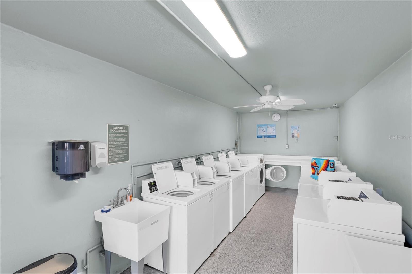 Listing photo id 23 for 701 Poinsettia Road 248