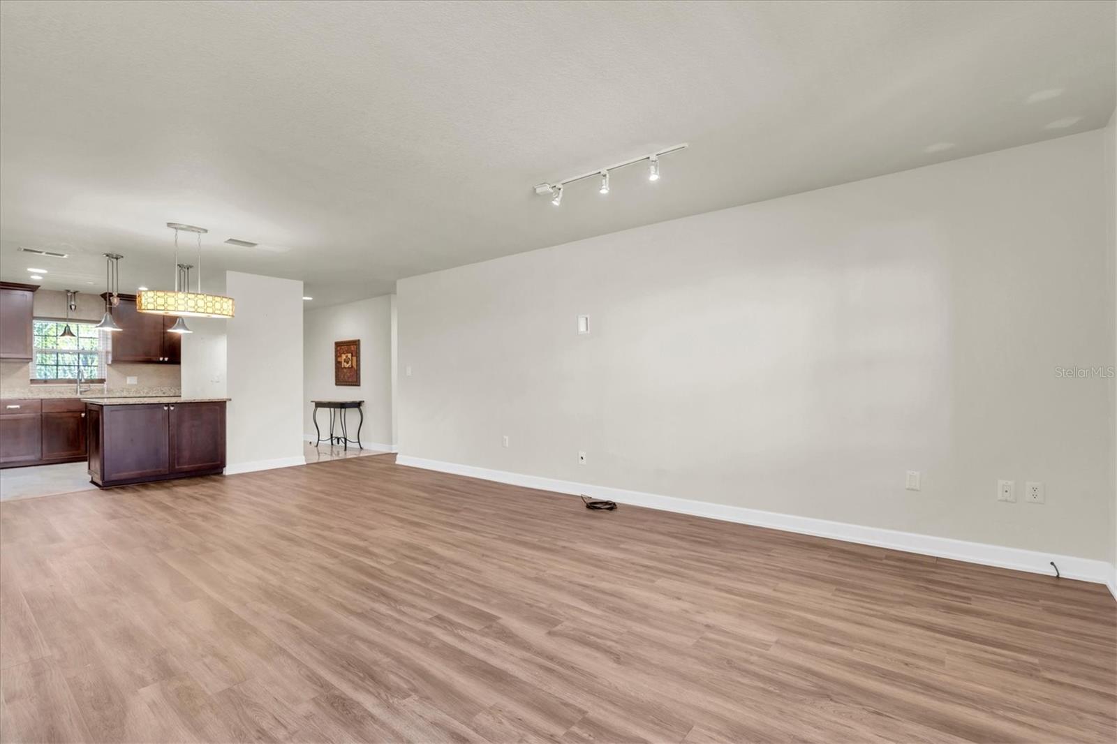 Image 10 of 26 For 701 Poinsettia Road 248