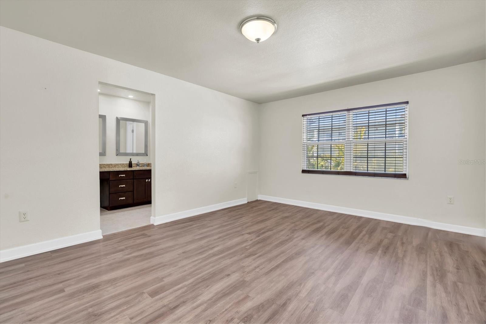 Image 14 of 26 For 701 Poinsettia Road 248