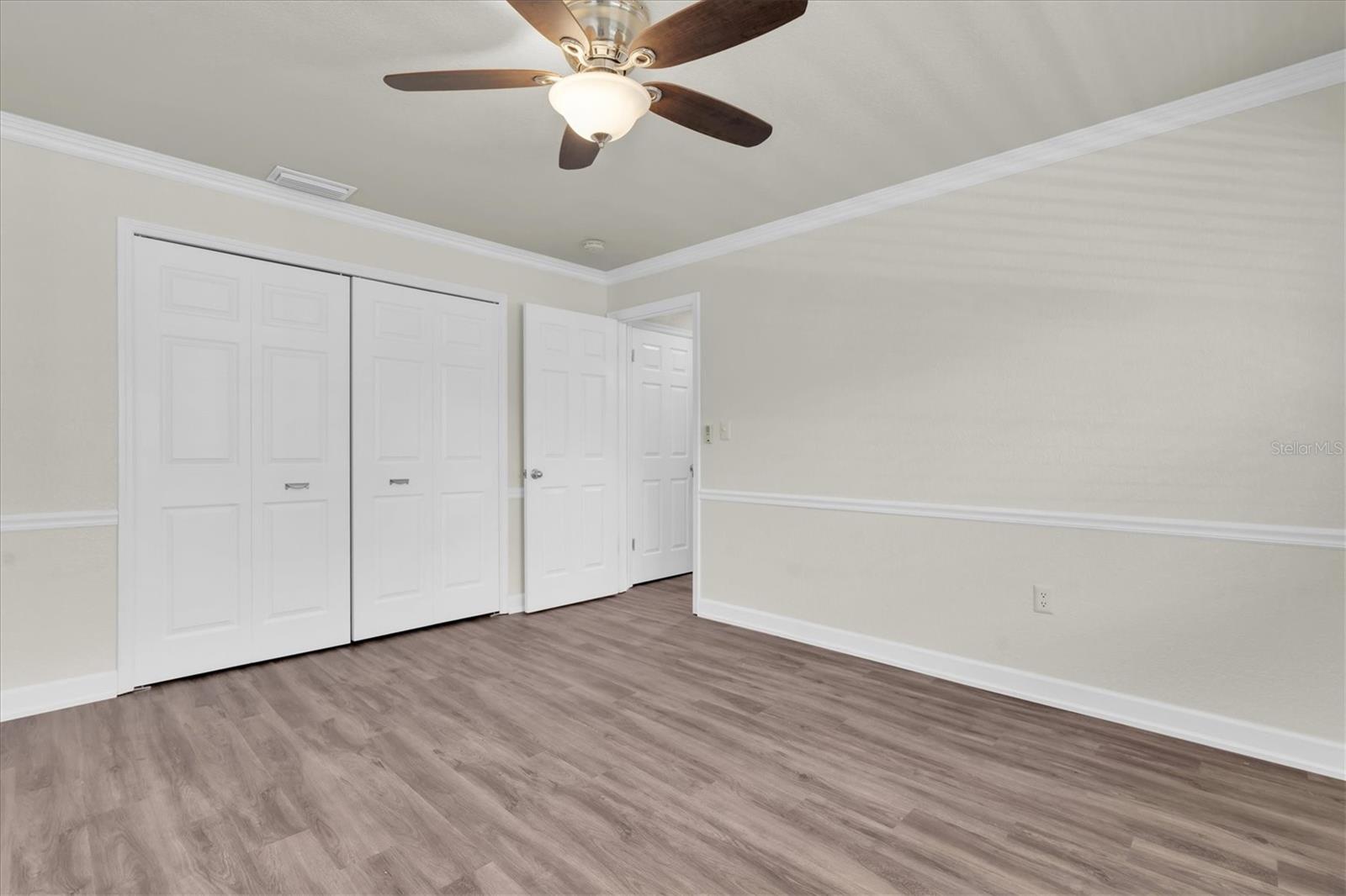 Image 17 of 26 For 701 Poinsettia Road 248