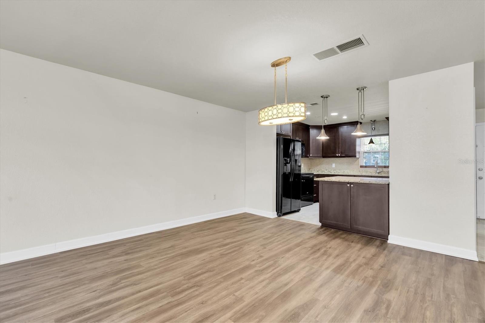 Image 4 of 26 For 701 Poinsettia Road 248