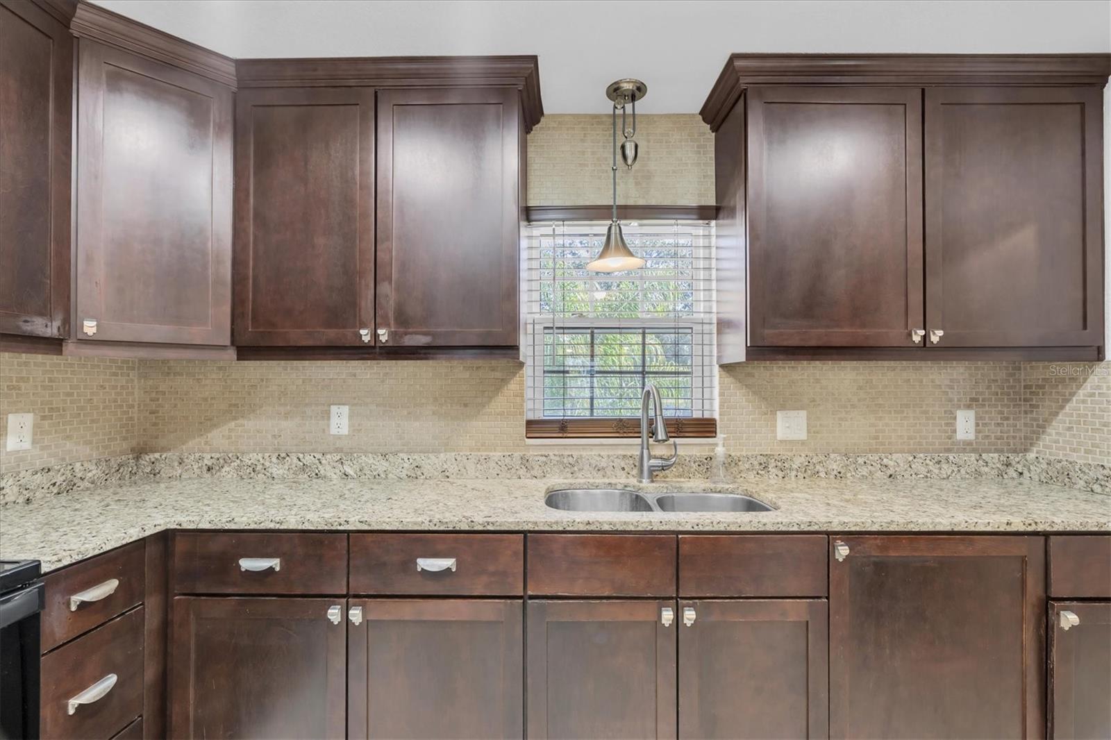 Image 7 of 26 For 701 Poinsettia Road 248