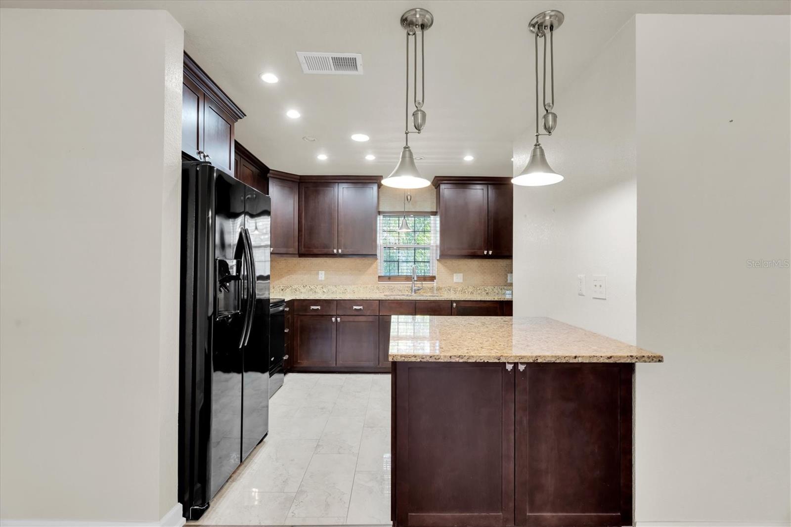 Image 8 of 26 For 701 Poinsettia Road 248