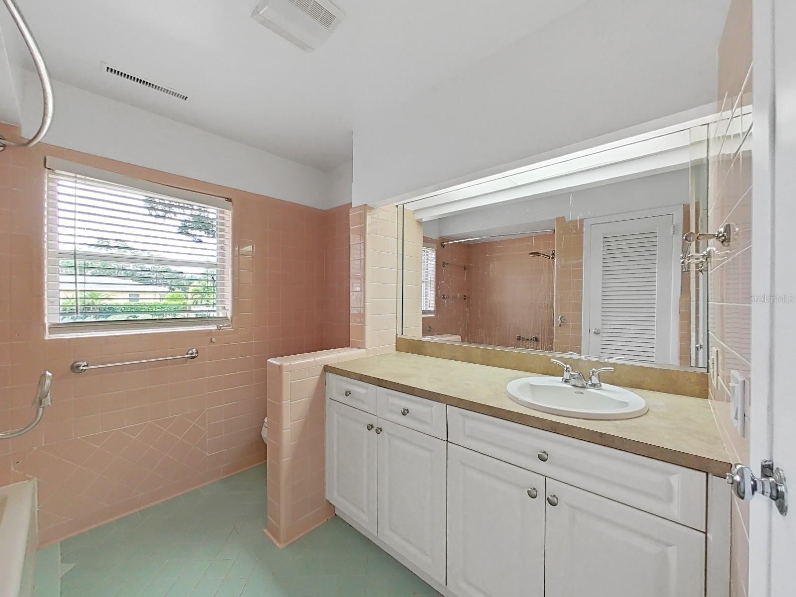 Image 16 of 26 For 1701 Laurie Lane