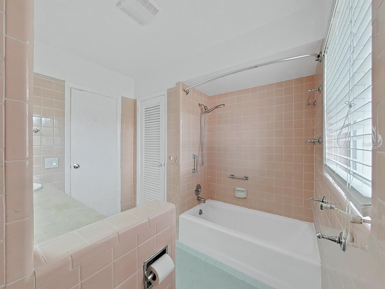 Image 18 of 26 For 1701 Laurie Lane