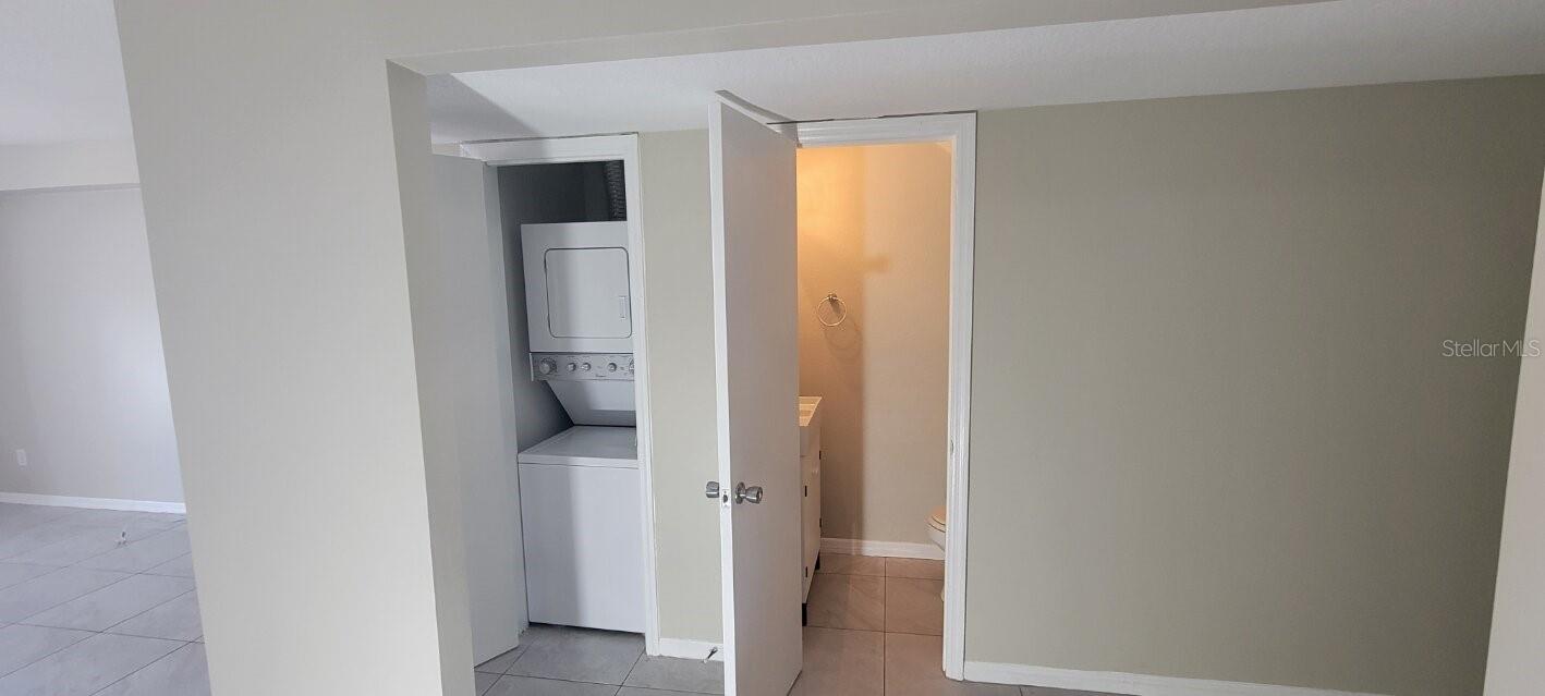 Image 7 of 28 For 3857 Pompano Drive Se