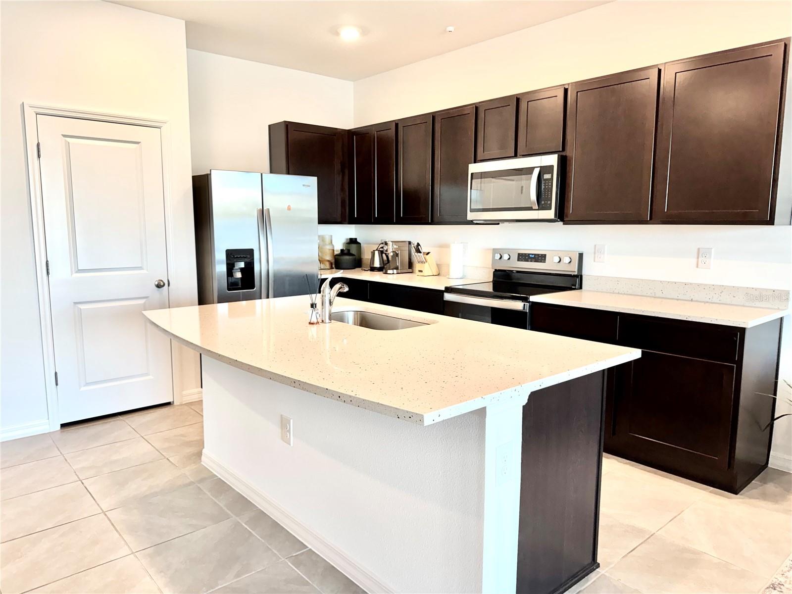 Image 13 of 33 For 445 Mangrove Shade Circle