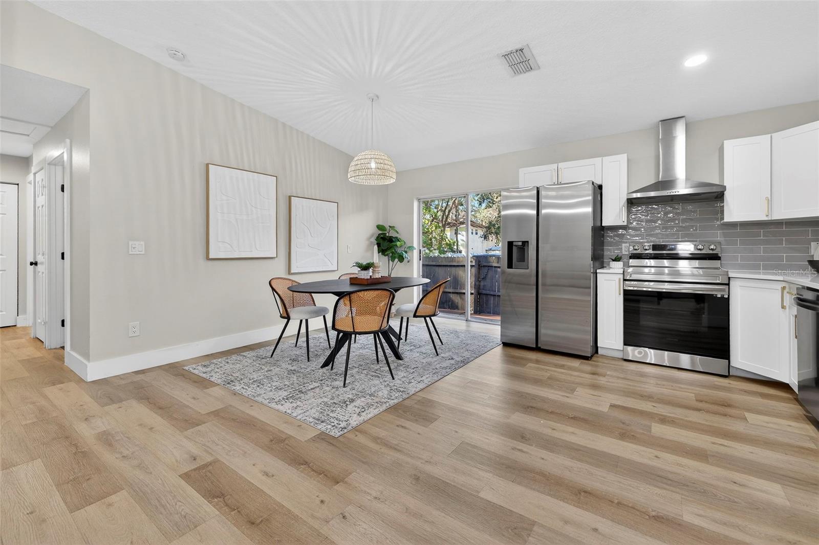 Image 10 of 27 For 1909 Henry Avenue