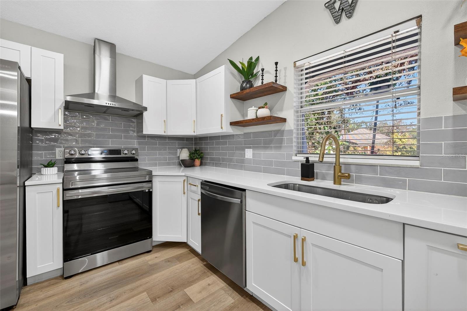 Image 14 of 27 For 1909 Henry Avenue