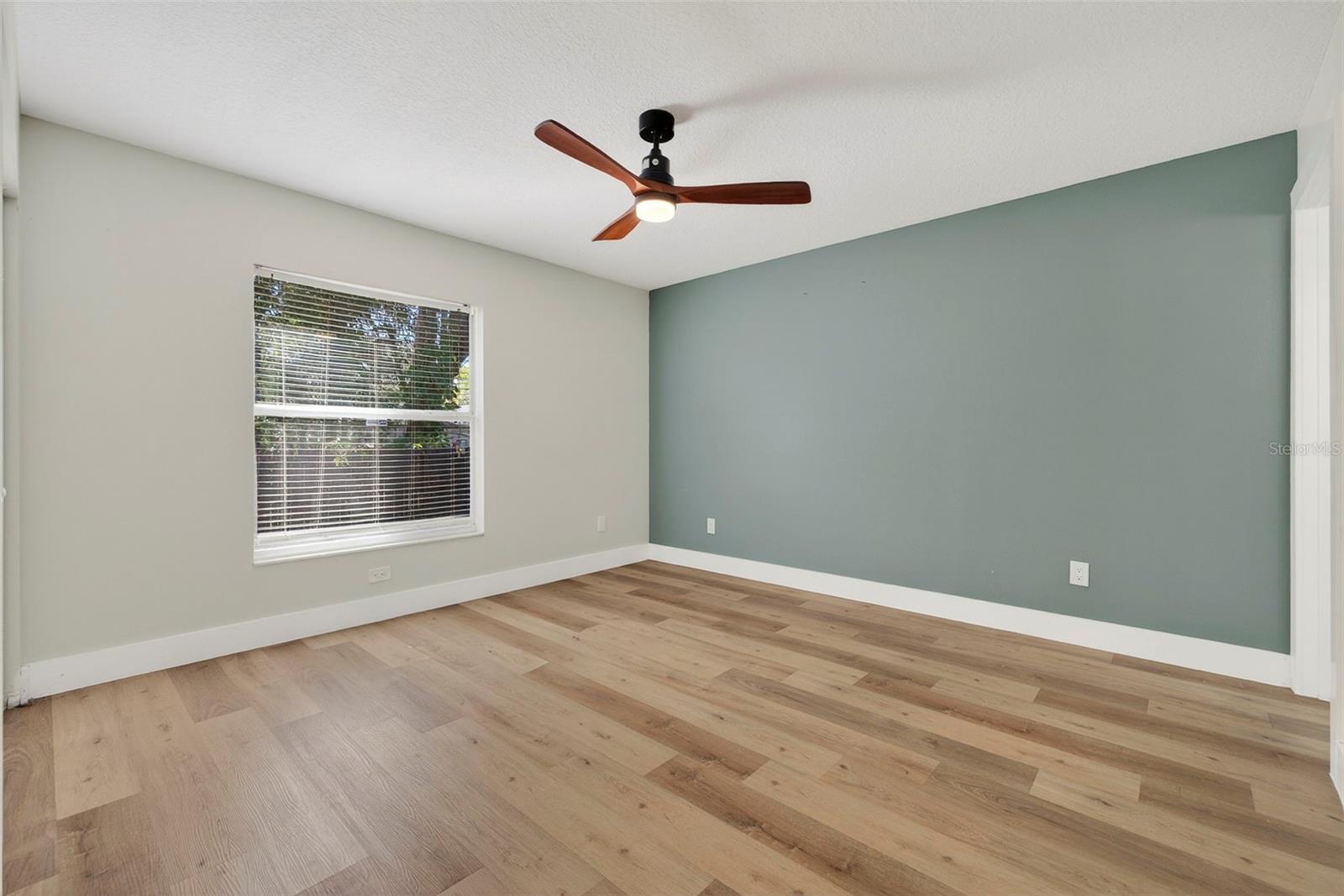 Image 17 of 27 For 1909 Henry Avenue