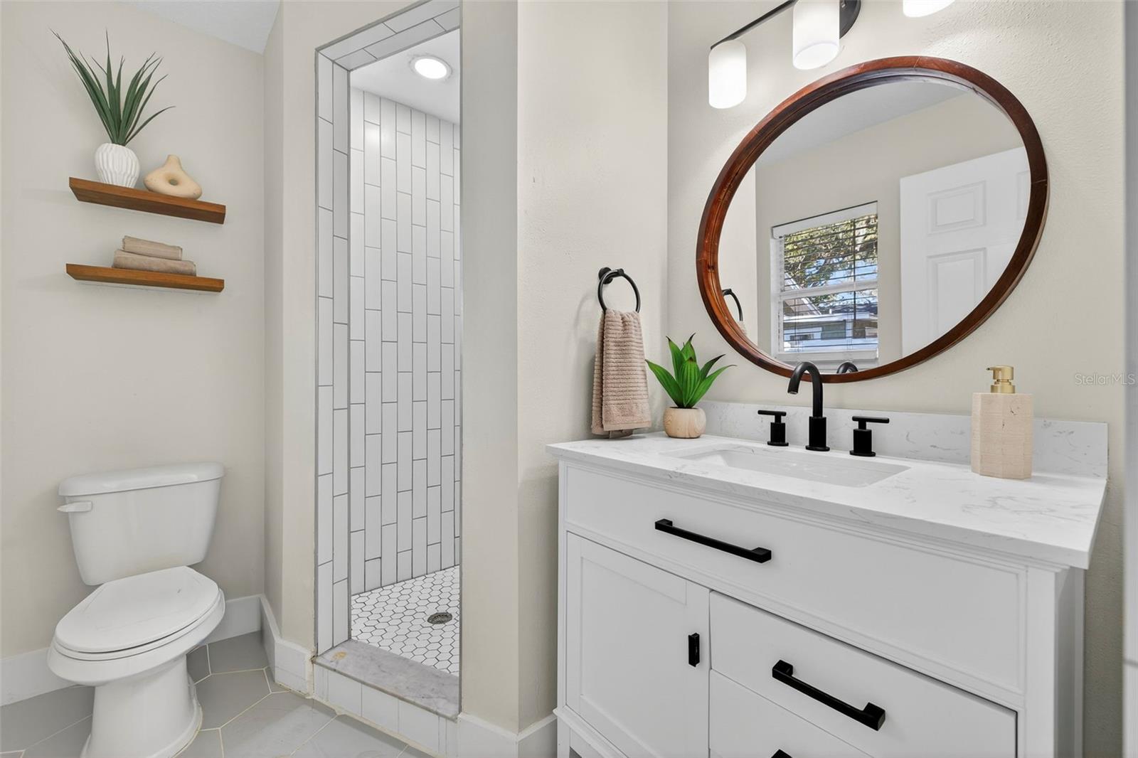 Image 18 of 27 For 1909 Henry Avenue