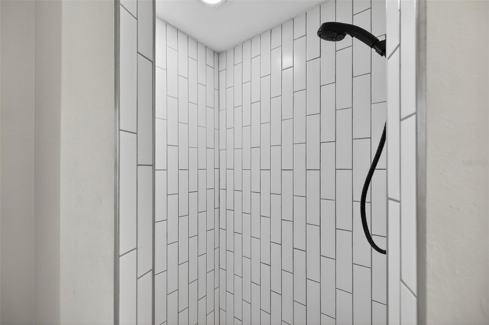 Image 19 of 27 For 1909 Henry Avenue