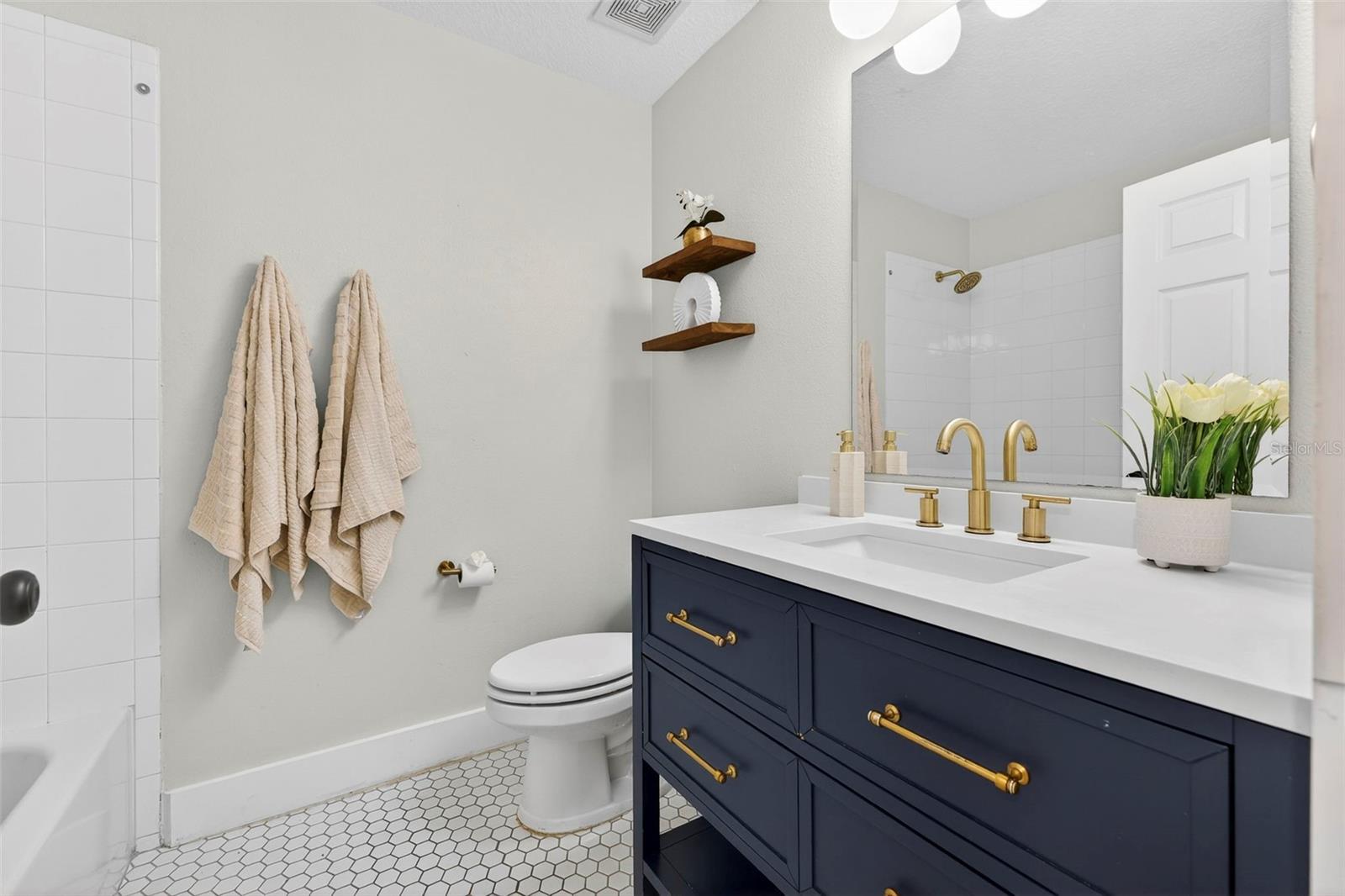 Image 21 of 27 For 1909 Henry Avenue