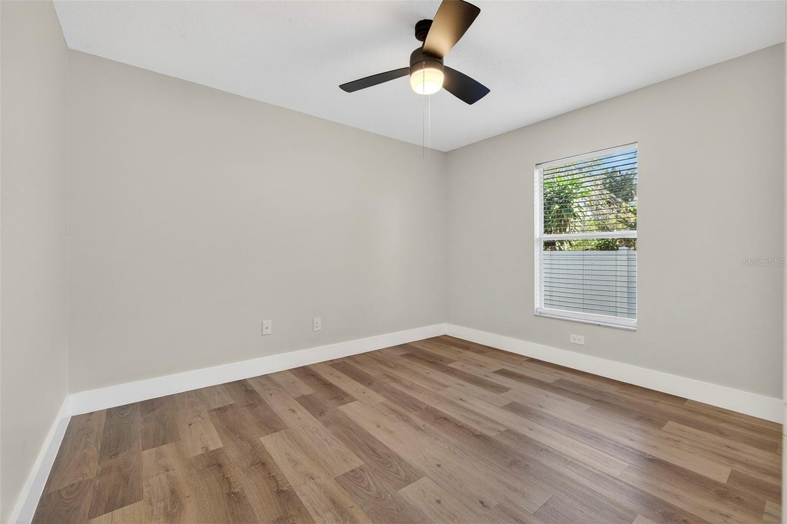 Image 22 of 27 For 1909 Henry Avenue