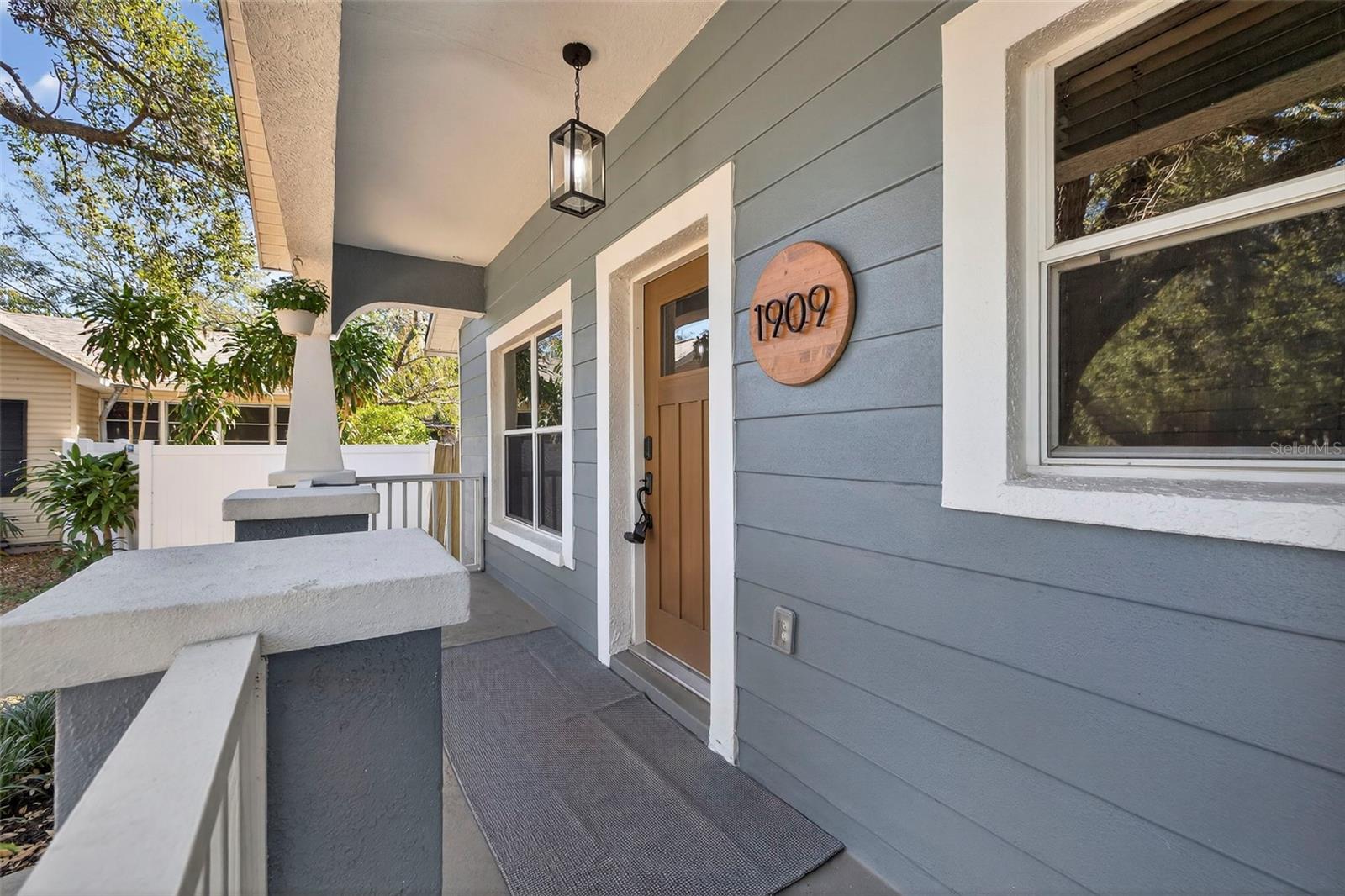 Image 4 of 27 For 1909 Henry Avenue