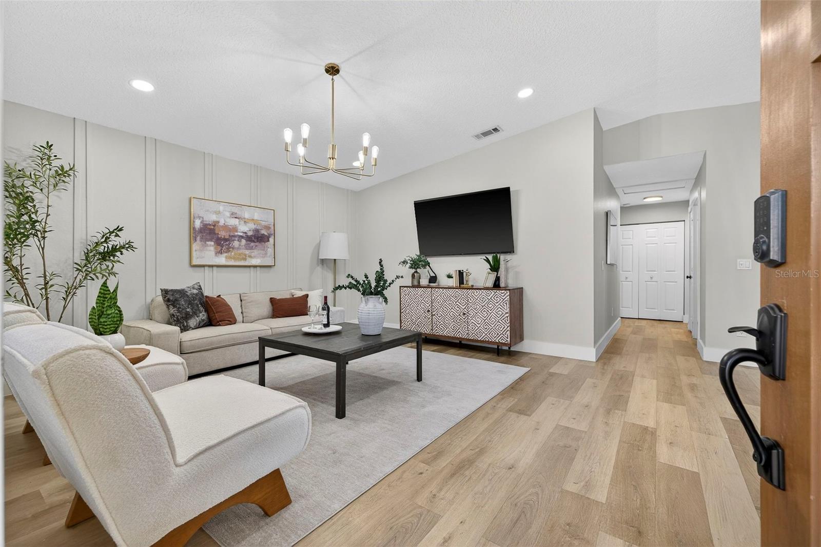 Image 5 of 27 For 1909 Henry Avenue