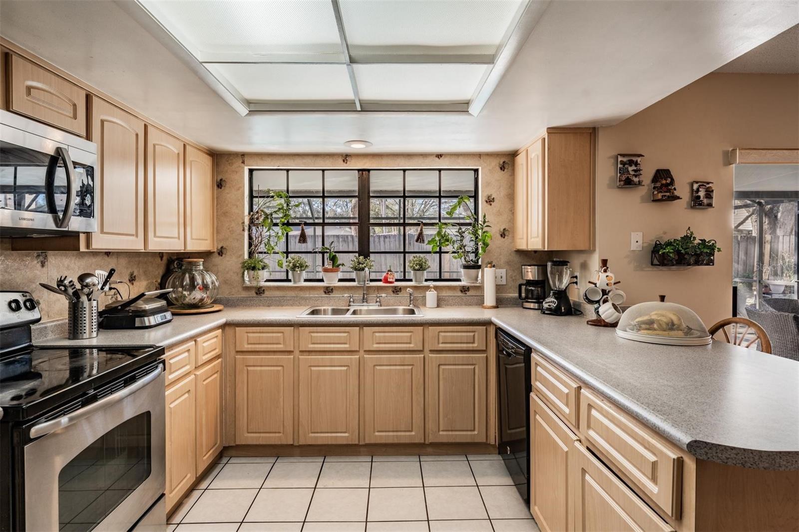 Image 11 of 44 For 12604 Rain Forest Street