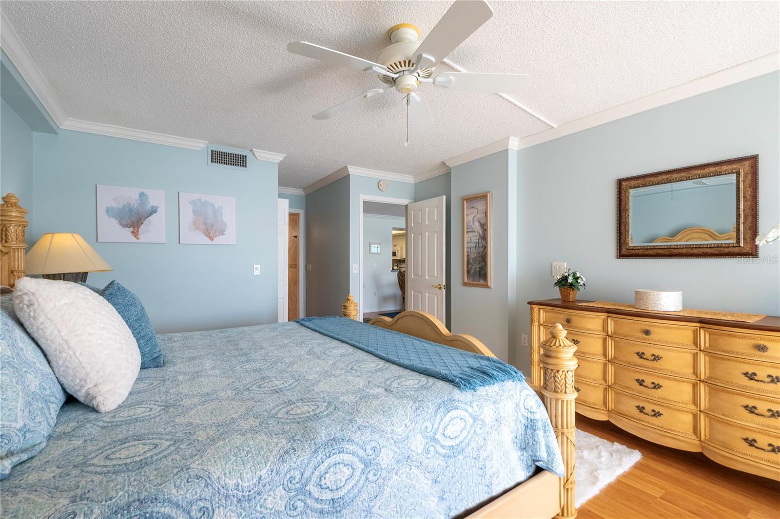 Image 16 of 59 For 6060 Shore Boulevard S 906